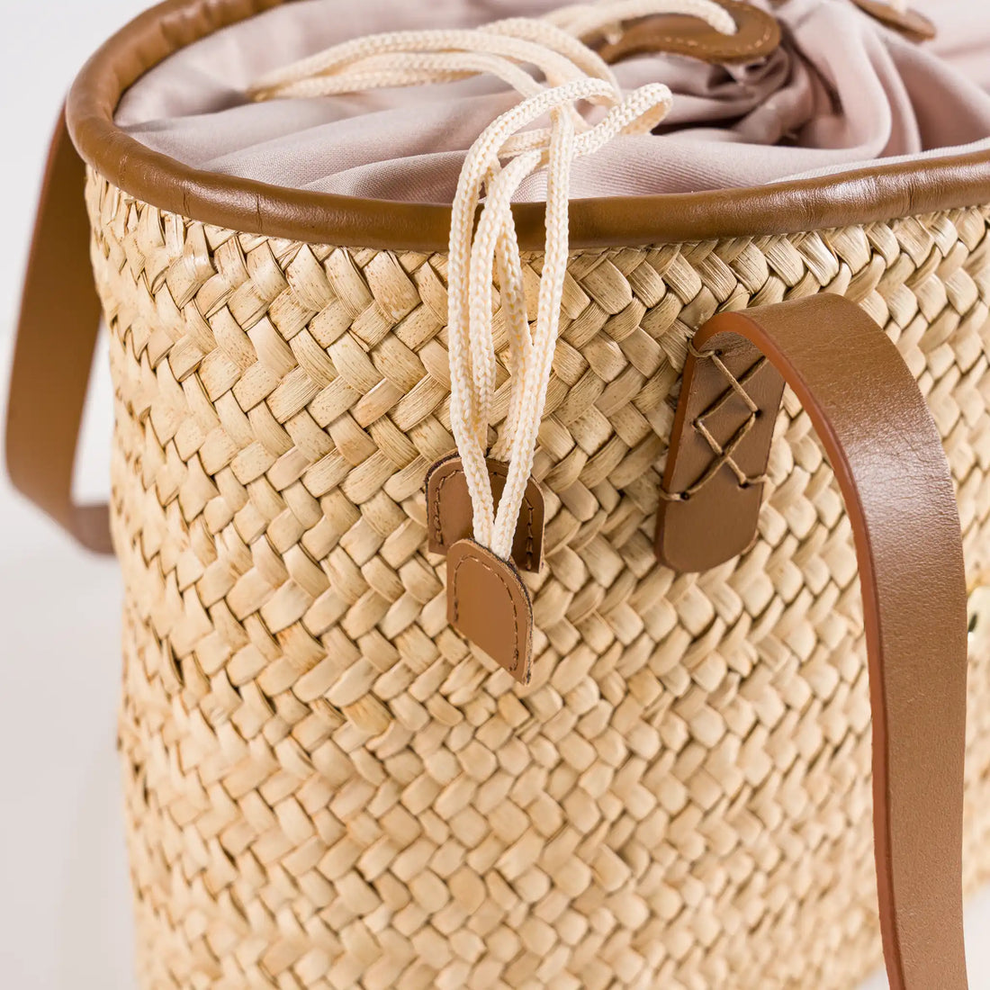 Aura handmade plant fiber and leather bag – product view 2