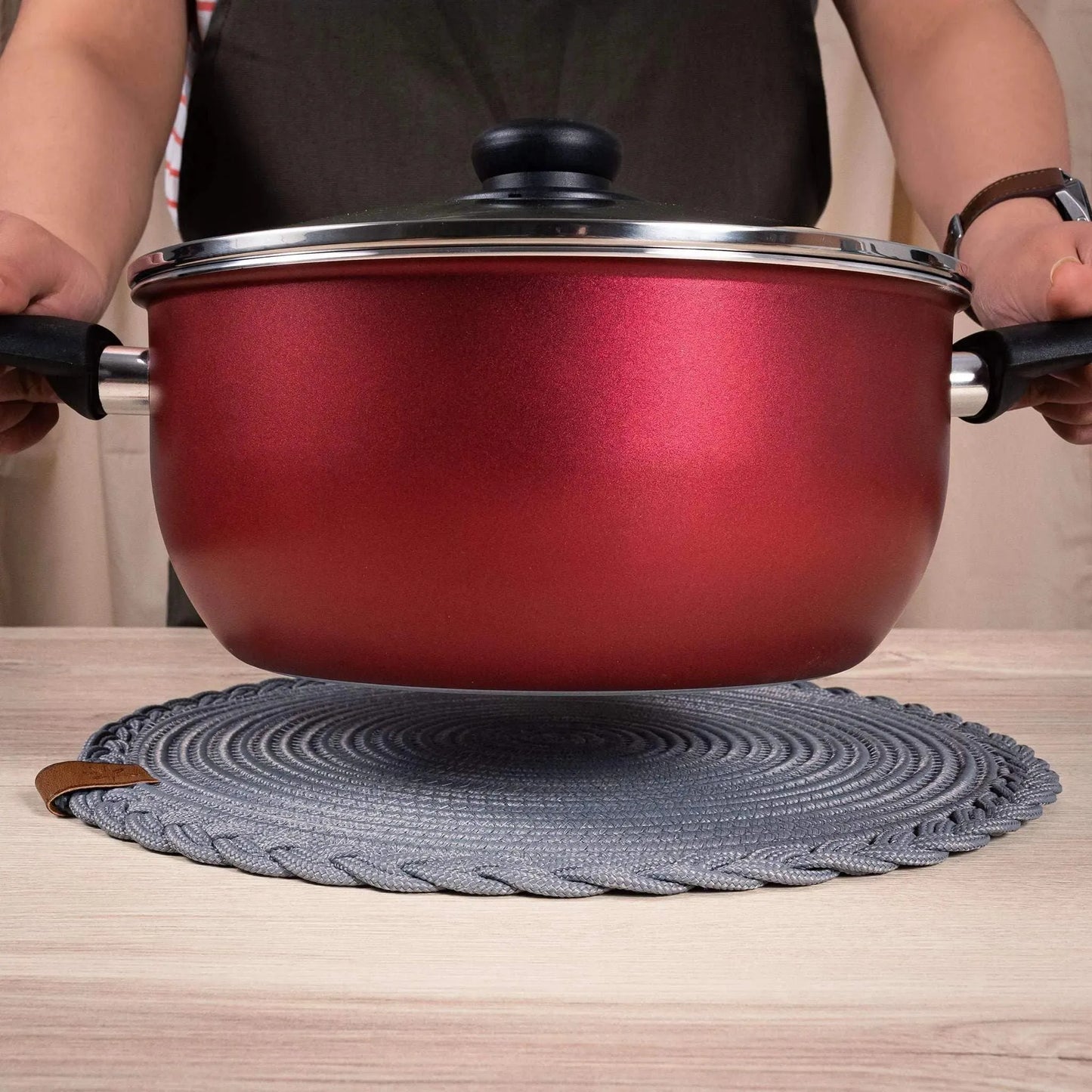 DARIDO Grey Placemats- 32cm- Round, Durable, Heat-Resistant & Elegant Table Decor