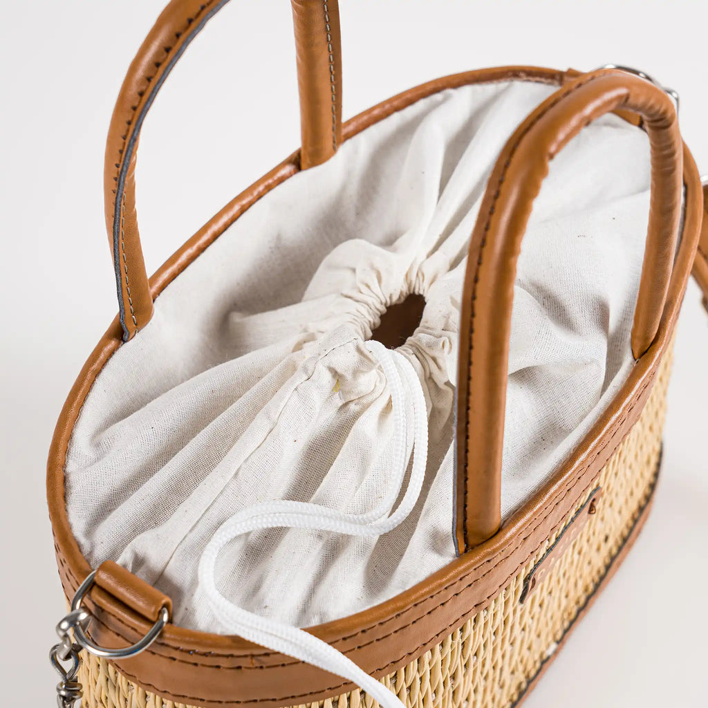 Coquette handmade natural fiber and vegan leather bag – product view 9