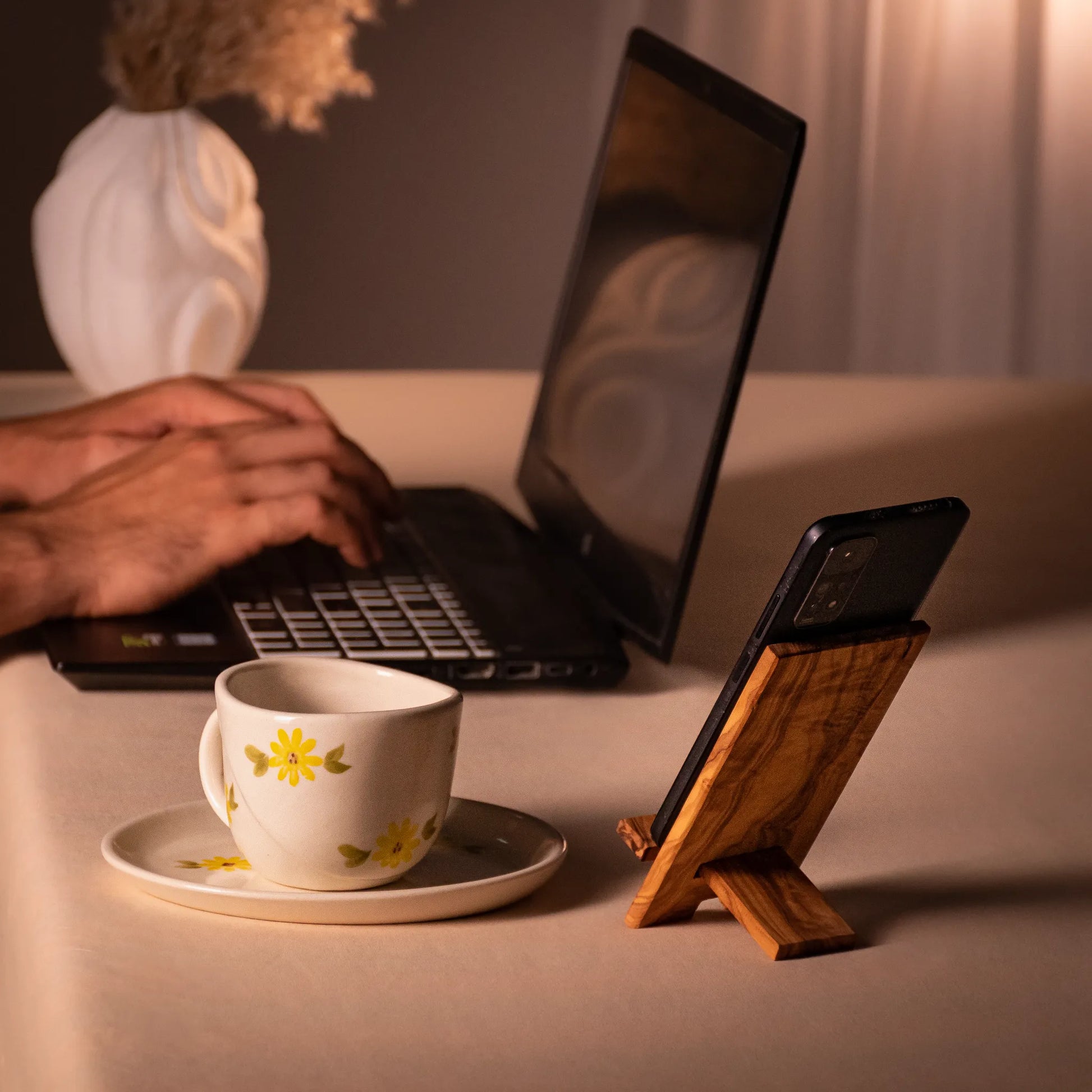 Ecostand – Olive Wood Phone Stand