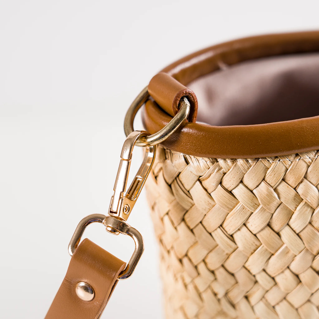 Naïa handmade plant fiber and leather bag – product view 3