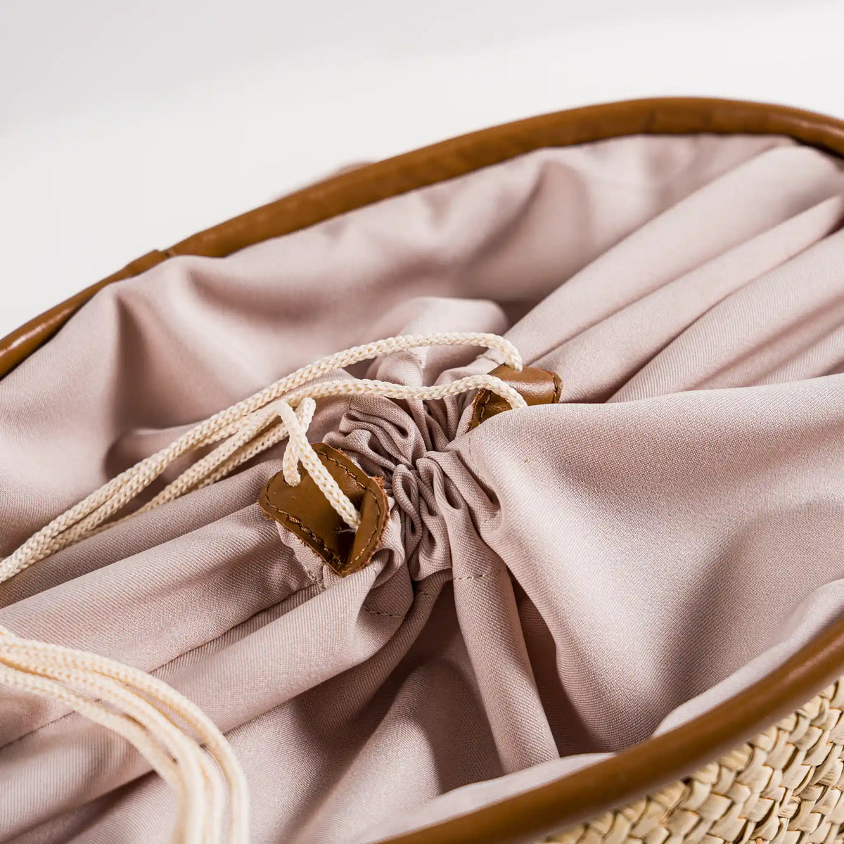 Naïa handmade plant fiber and leather bag – product view 5