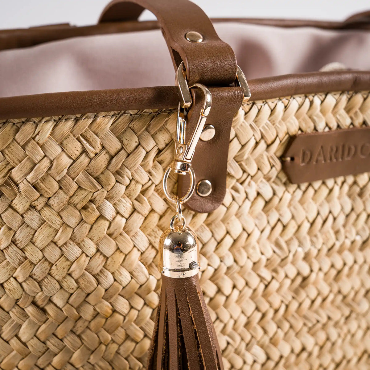 Sienna handmade plant fiber and leather bag – product view 3