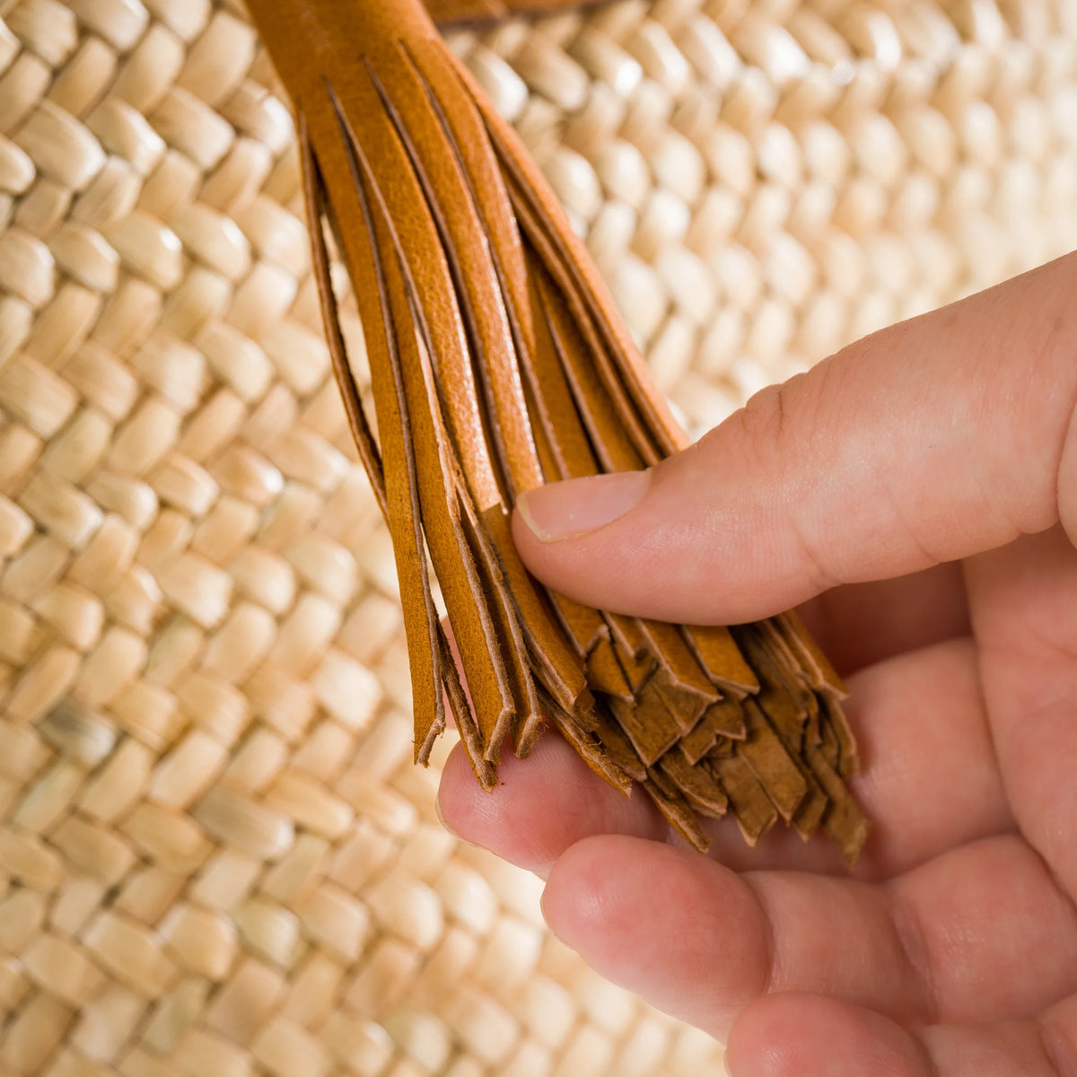 Oasis handmade plant fiber and leather bag – product view 4
