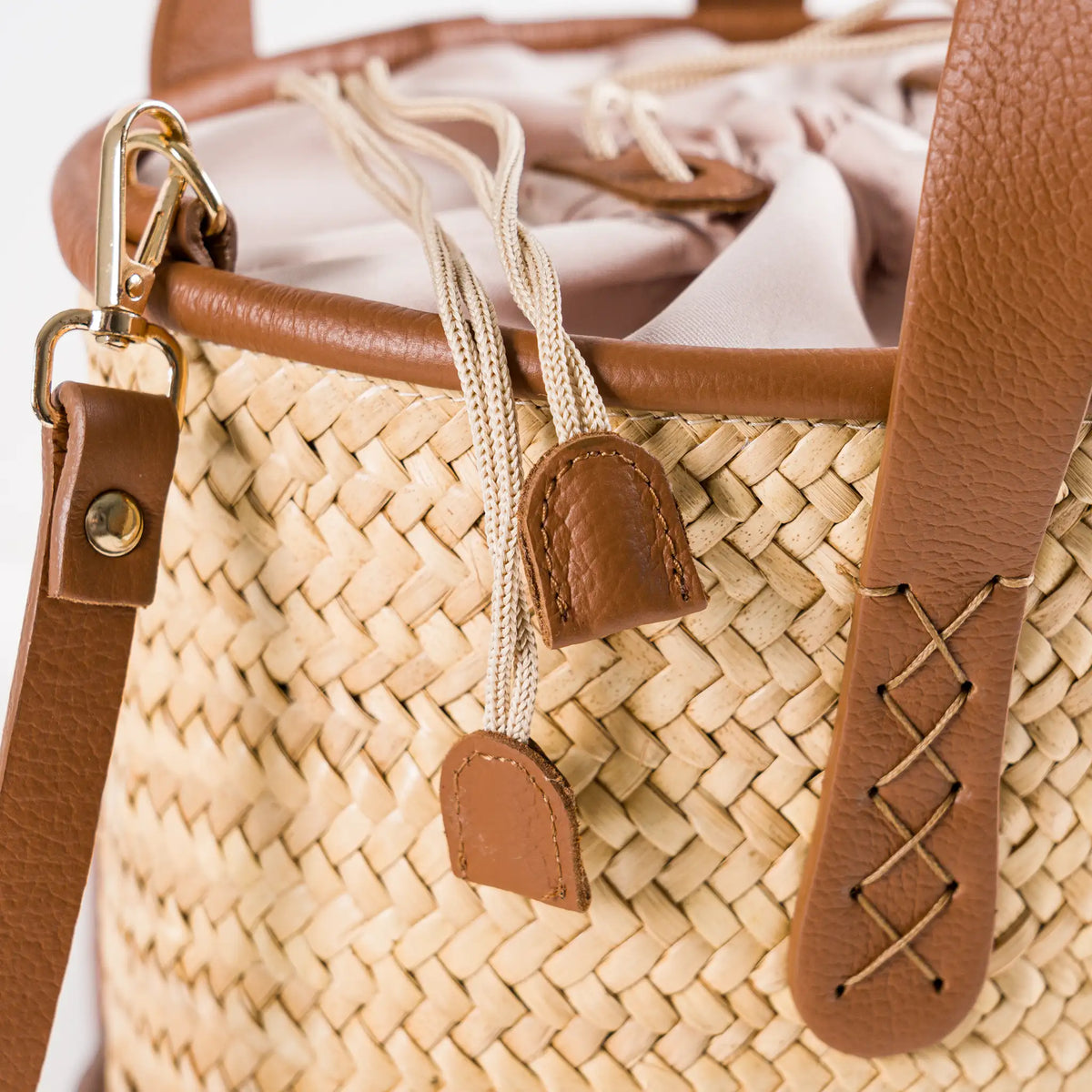 Bella handmade plant fiber and leather bag – product view 2