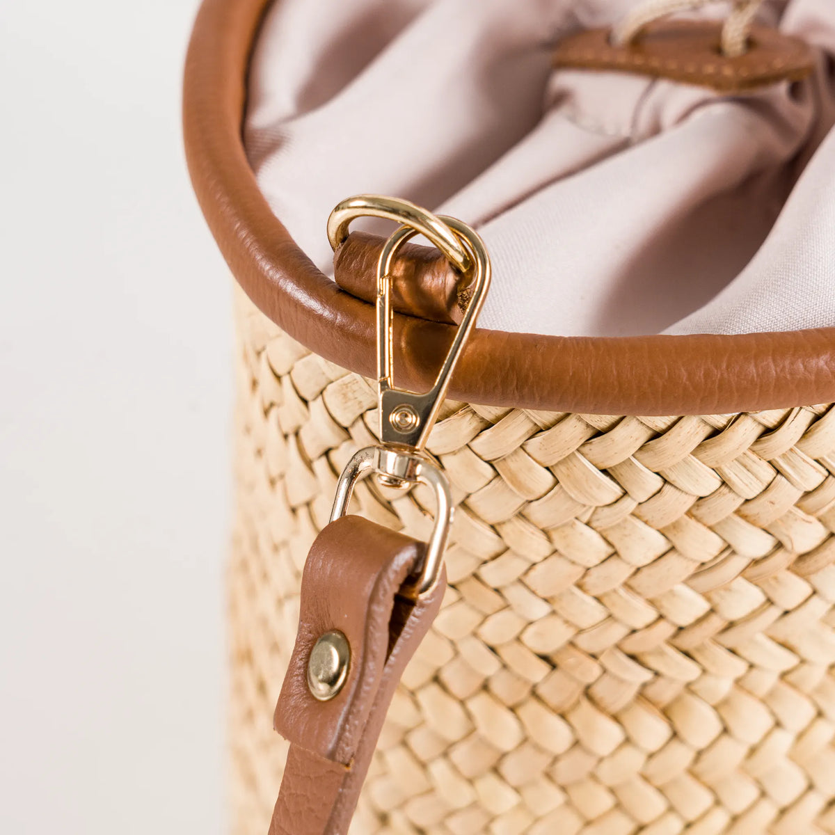 Bella handmade plant fiber and leather bag – product view 8