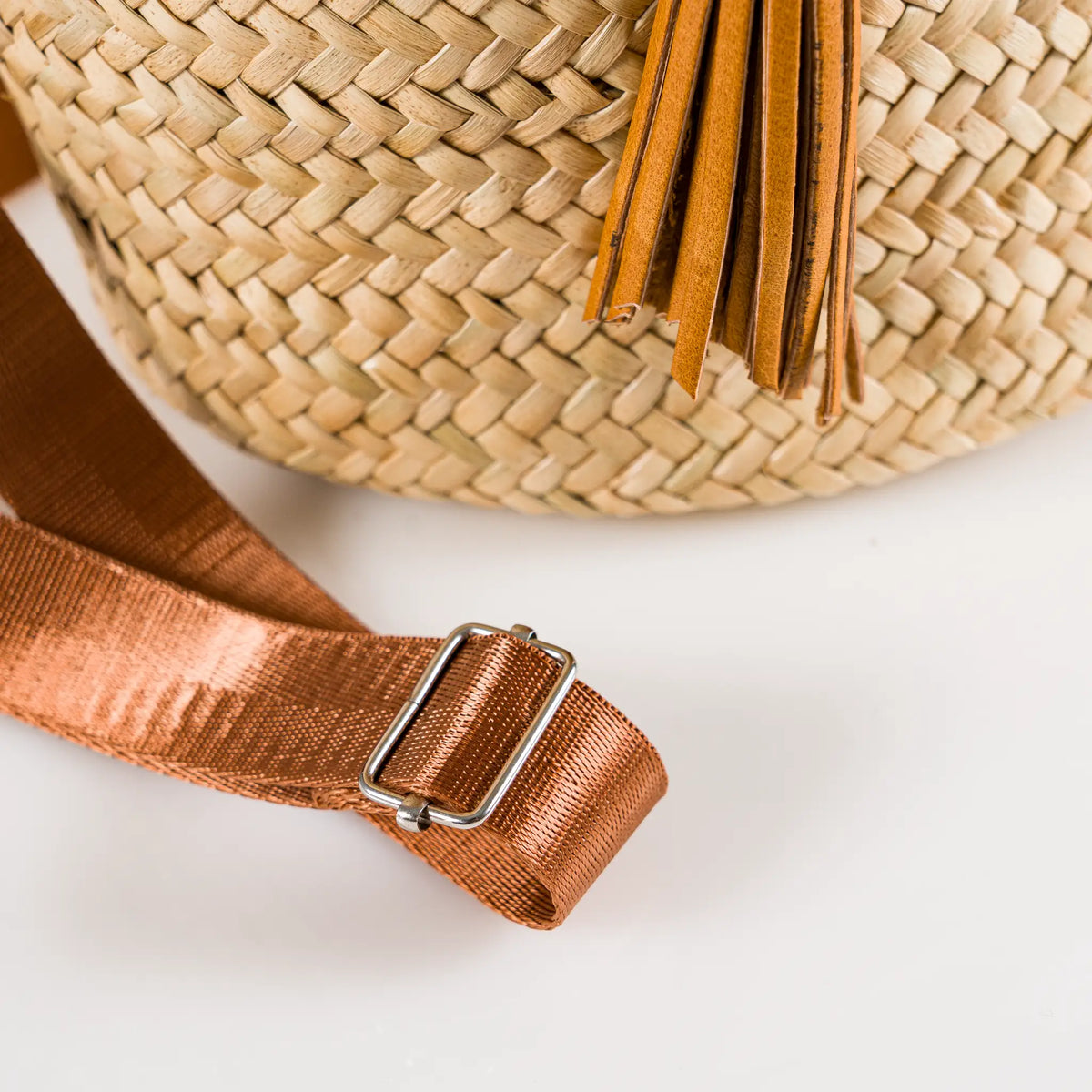 Oasis handmade plant fiber and leather bag – product view 5