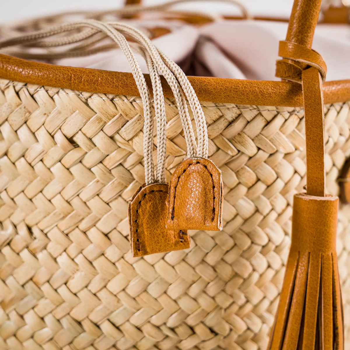 Oasis handmade plant fiber and leather bag – product view 7