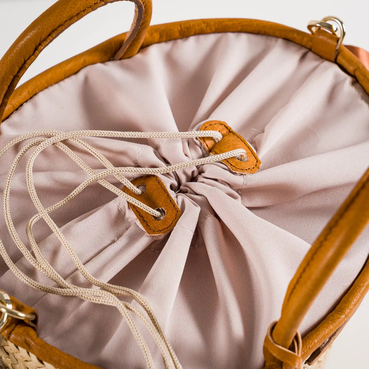 Oasis handmade plant fiber and leather bag – product view 8