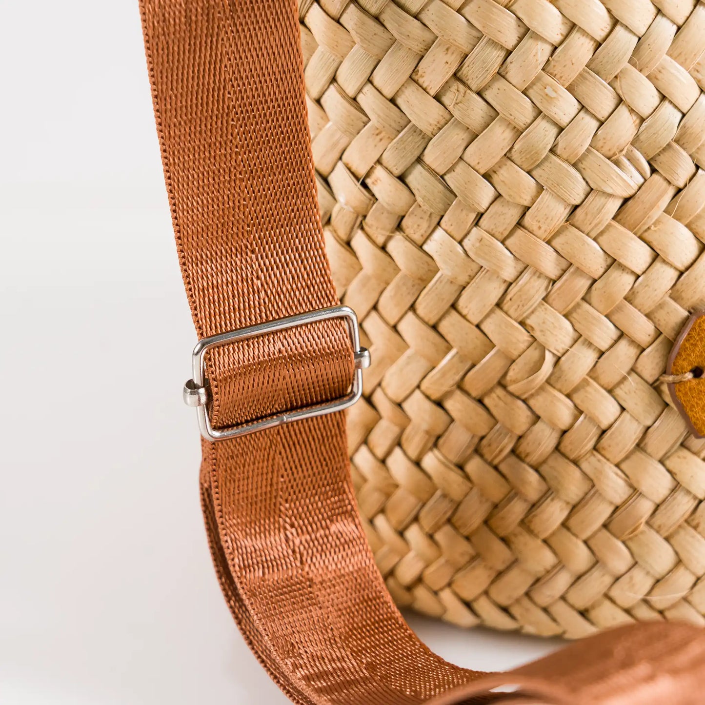 Gaia – Handmade Plant Fiber & Leather Bag
