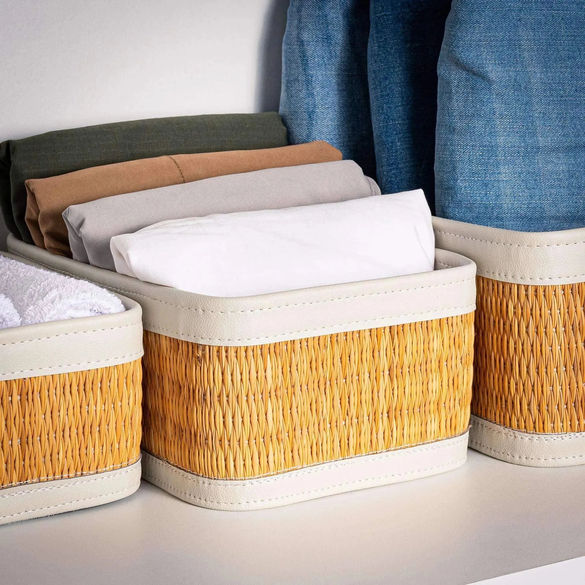 Darido medium-sized rectangular storage box with woven rattan sides and white trim, holding folded clothes. - Medium-Sized Storage Box | 27x17 cm