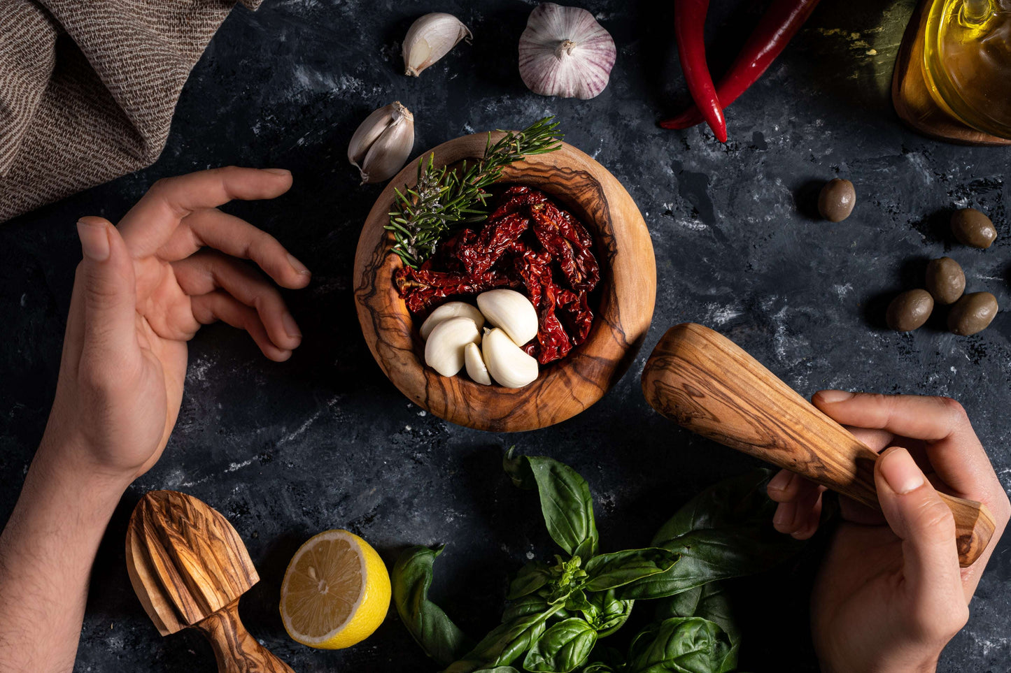 DARIDO Premium Olive Wood- Classic Round Mortar & Pestle: Handmade, Durable, All-purpose Grinding - Darido Marketplace UG (haftungsbeschränkt)