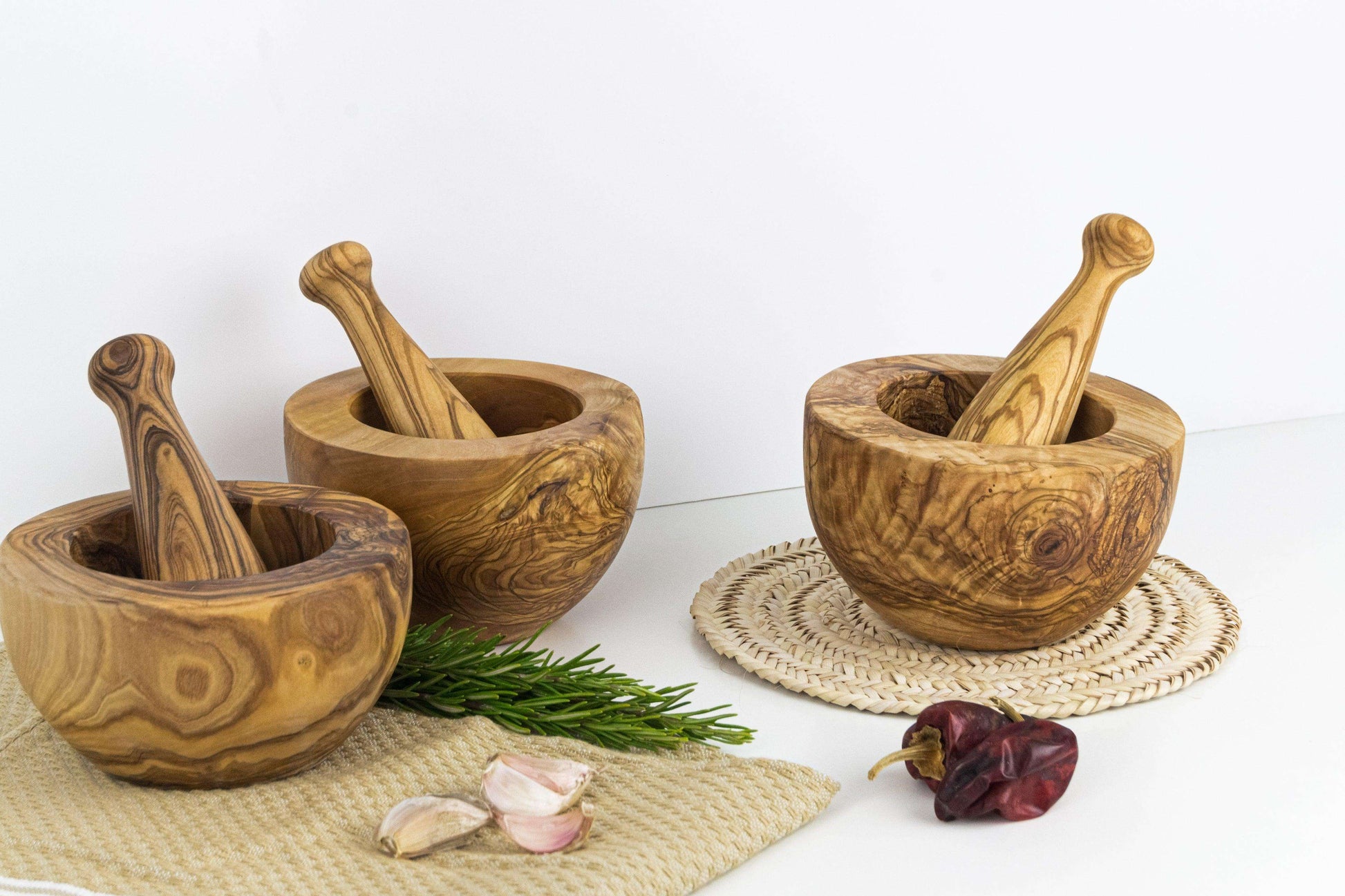 DARIDO Premium Olive Wood - Sleek Flat-Finish Mortar & Pestle: Handmade, Durable, All-purpose Grinding