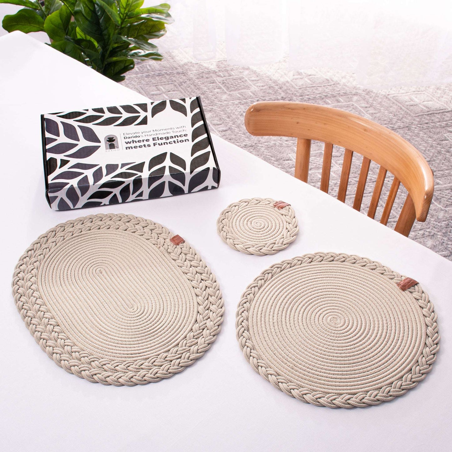 DARIDO Set of 2 Beige Placemats- 32 cm- Round, Durable & Elegant Table Decor 