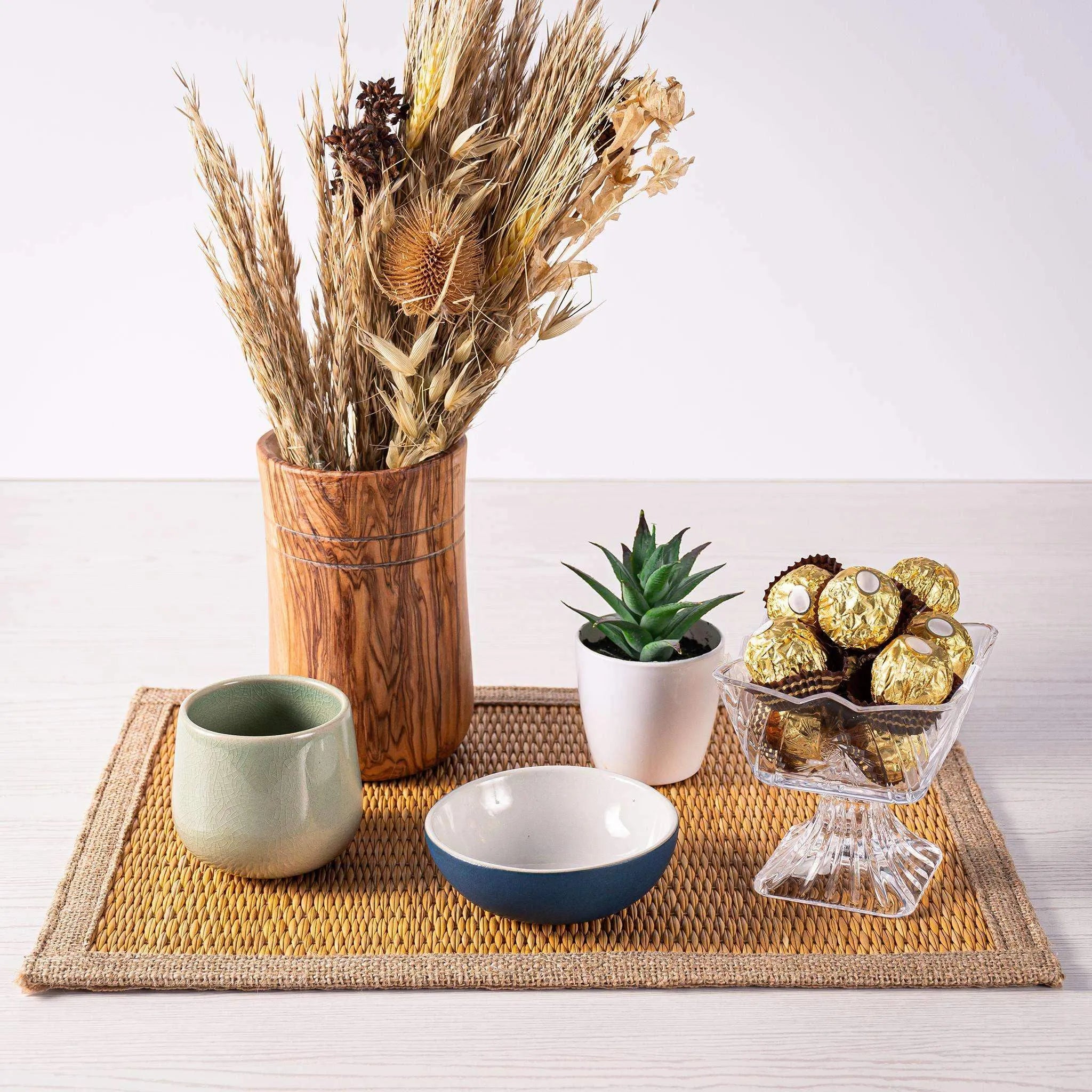 Rectangular darido placemat in natural tones with ceramic cup, bowl, small plant, and glass dish on top. - Smar Rectangular Placemat - 40x30cm
